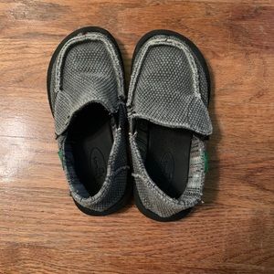Sanuk size 10 little kid. Great condition.